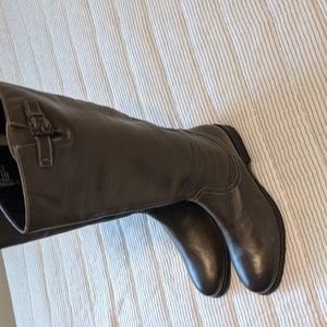 St John's Bay Boot 8.5